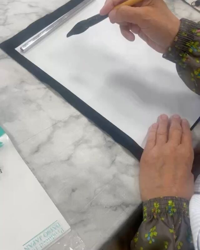 スマイルロコです😊
5月に入り壁画も紫陽花とかわいい鯉のぼり🎏に変わりました。今日は書道のボランティアさんが来て下さいました。みなさん熱心に取り組まれてました。来月も楽しみにして下さい♪