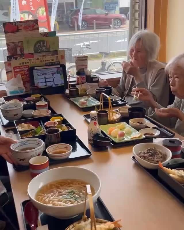 今週のスマイルロコはランチツアーに行ってきました(o^^o)いつもと違う雰囲気で楽しいお食事時間を過ごされました♪